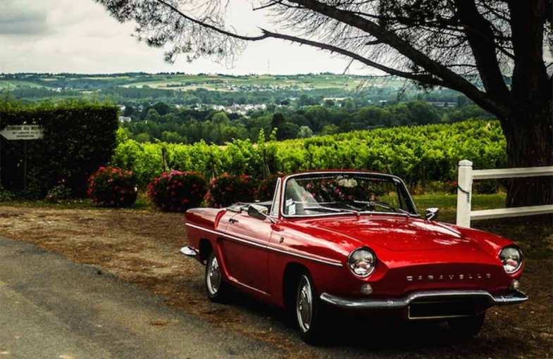 Vintage car tour in the Anjou vineyard